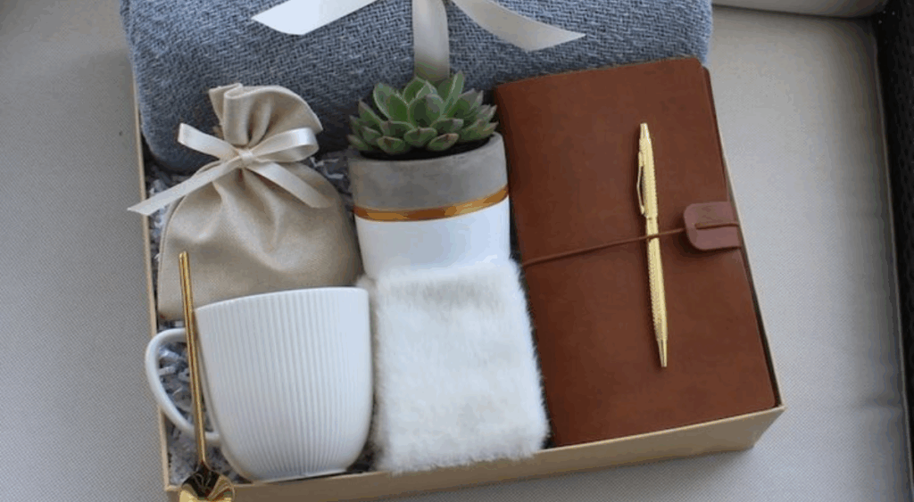 Top Personalized Gift Hampers Worth Gifting This Season